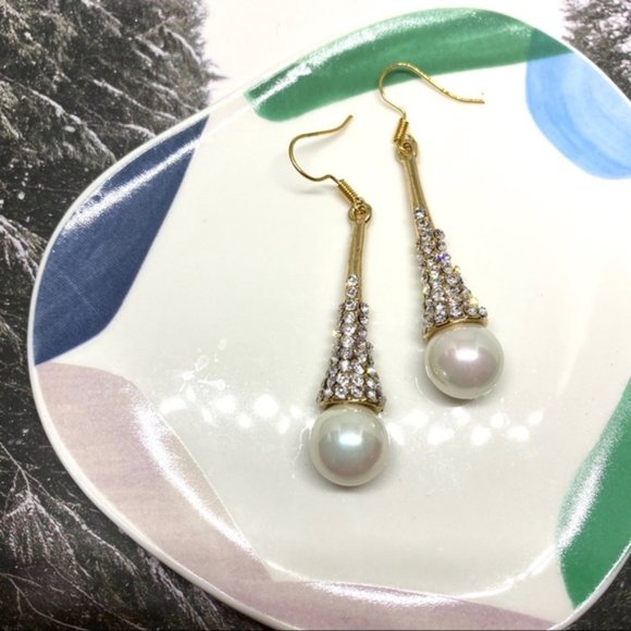 LAST ONE 💖Faux Pearl Diamond Earrings - Picture 3 of 4